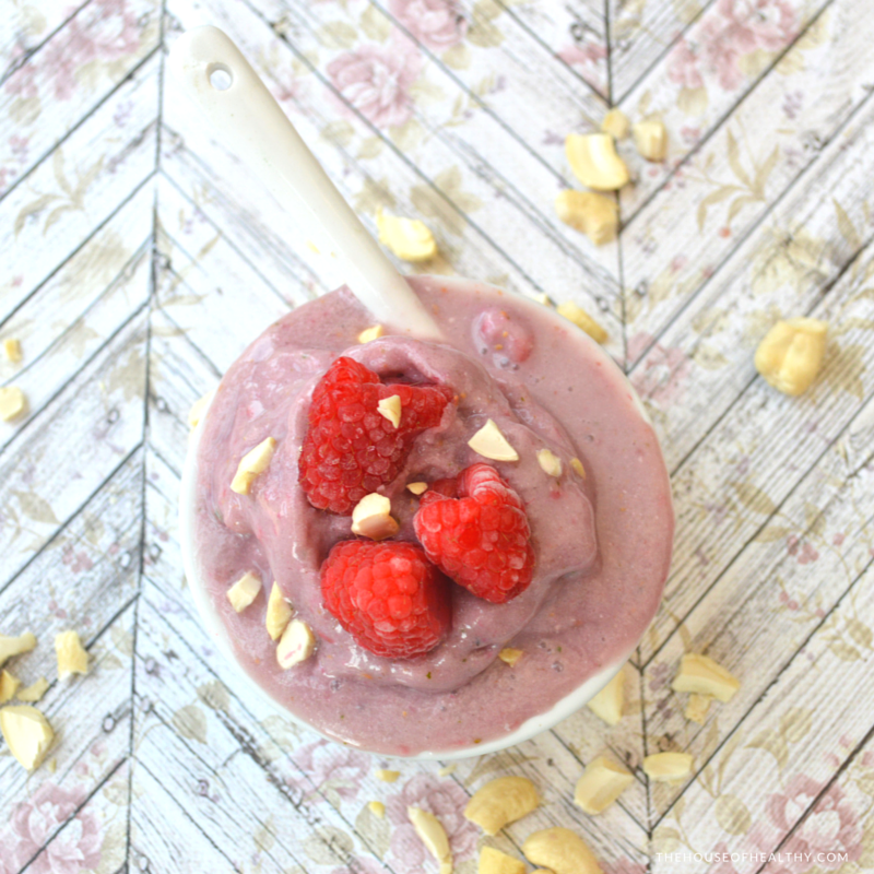 Raspberry Cashew Smoothie Bowl